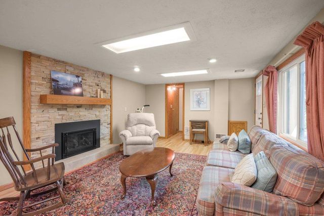 2925 Kyle Avenue N, Golden Valley, MN 55422