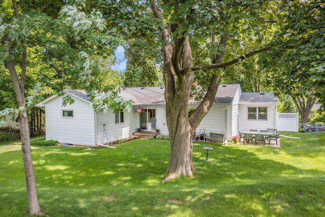 2925 Kyle Avenue N, Golden Valley, MN 55422