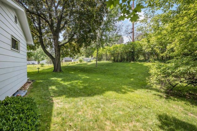 2925 Kyle Avenue N, Golden Valley, MN 55422