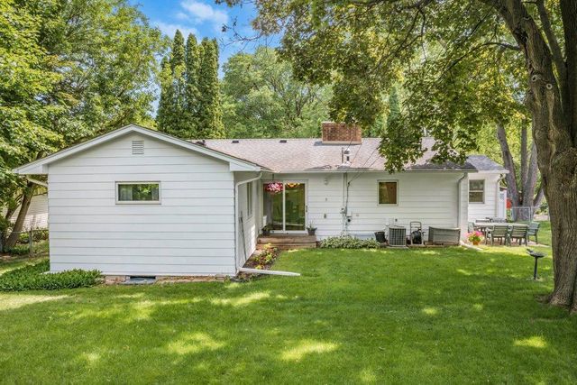 2925 Kyle Avenue N, Golden Valley, MN 55422
