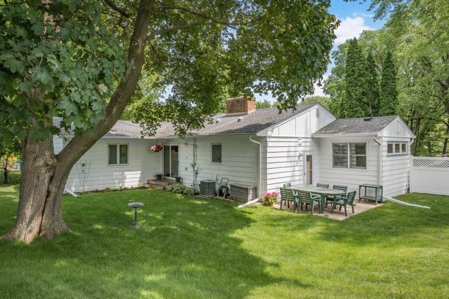 2925 Kyle Avenue N, Golden Valley, MN 55422