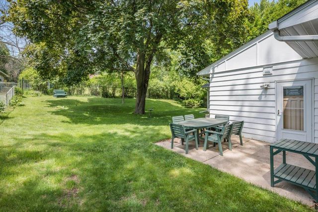2925 Kyle Avenue N, Golden Valley, MN 55422