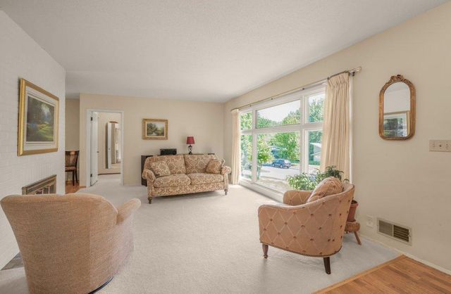 2925 Kyle Avenue N, Golden Valley, MN 55422