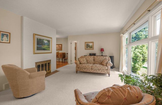 2925 Kyle Avenue N, Golden Valley, MN 55422