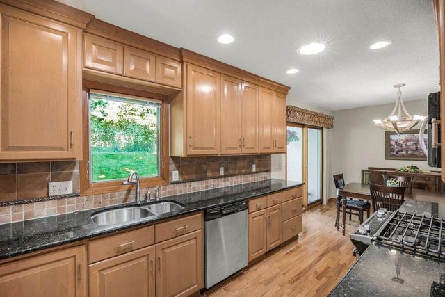 2925 Kyle Avenue N, Golden Valley, MN 55422