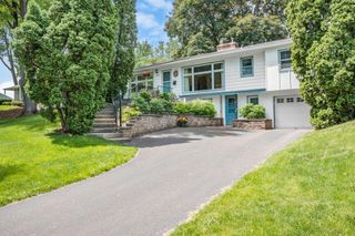 2925 Kyle Avenue N, Golden Valley, MN 55422