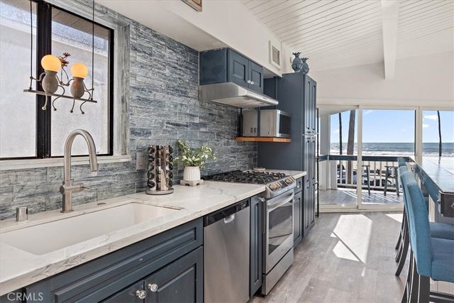 2214 W Oceanfront B, Newport Beach, CA 92663
