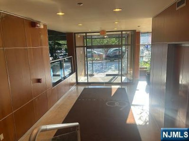 60 Parkway Drive 3G, East Orange, NJ 07017
