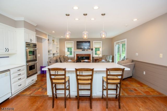 53 Rittenhouse Rd, Delaware Twp., NJ 08559