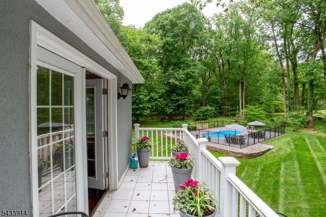 53 Rittenhouse Rd, Delaware Twp., NJ 08559