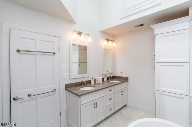 53 Rittenhouse Rd, Delaware Twp., NJ 08559