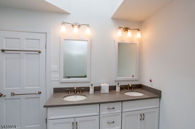 53 Rittenhouse Rd, Delaware Twp., NJ 08559