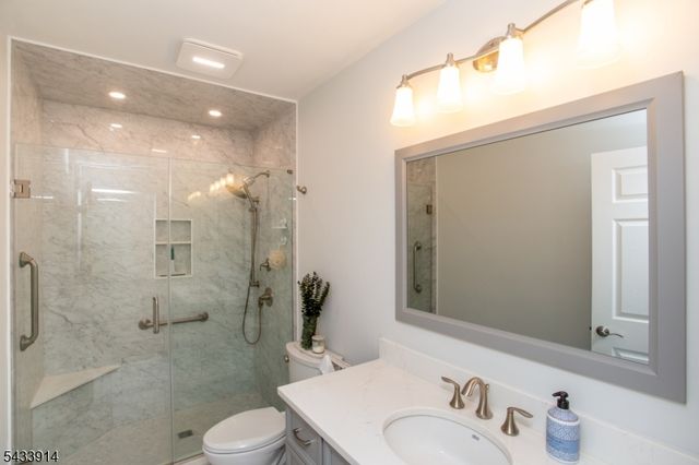 53 Rittenhouse Rd, Delaware Twp., NJ 08559