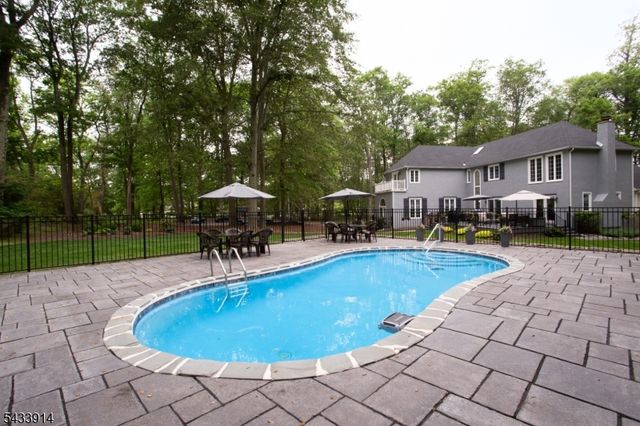53 Rittenhouse Rd, Delaware Twp., NJ 08559