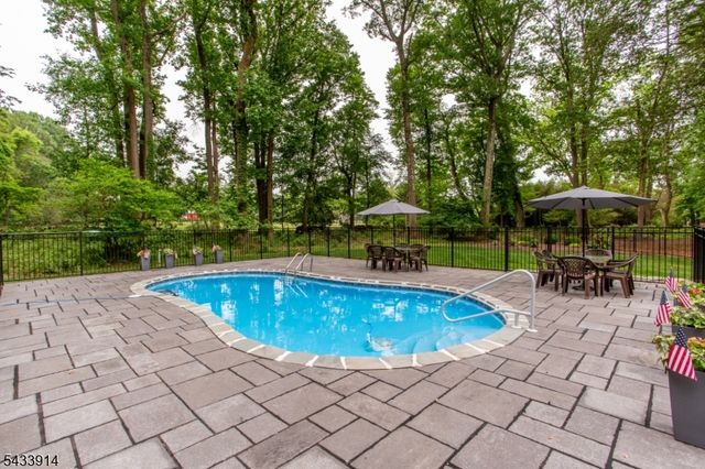 53 Rittenhouse Rd, Delaware Twp., NJ 08559