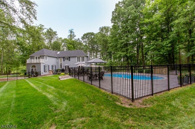53 Rittenhouse Rd, Delaware Twp., NJ 08559