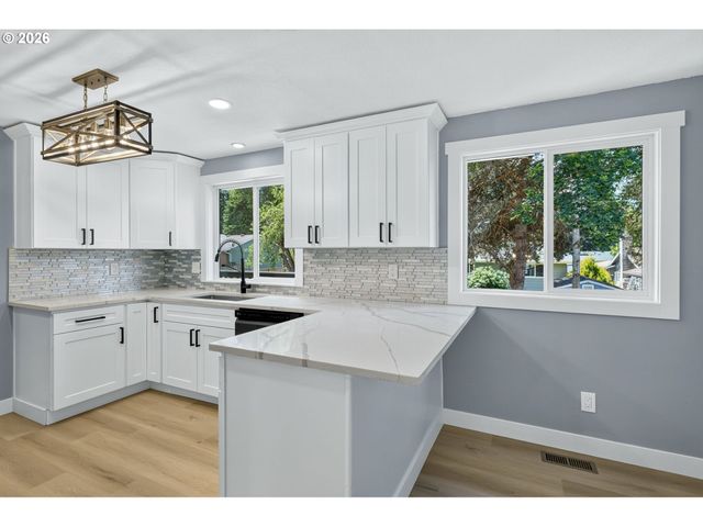 5685 Sw 207TH Ave, Beaverton, OR 97078