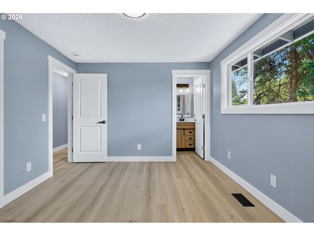 5685 Sw 207TH Ave, Beaverton, OR 97078