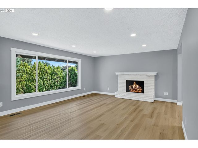 5685 Sw 207TH Ave, Beaverton, OR 97078