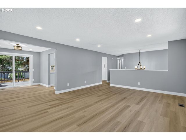 5685 Sw 207TH Ave, Beaverton, OR 97078