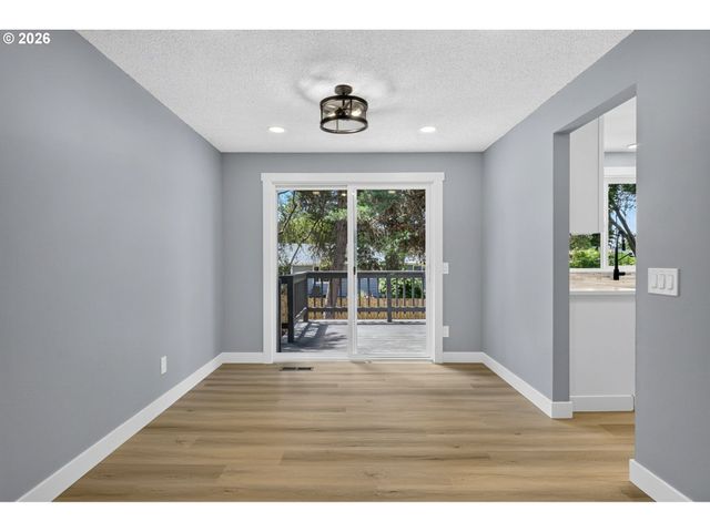 5685 Sw 207TH Ave, Beaverton, OR 97078