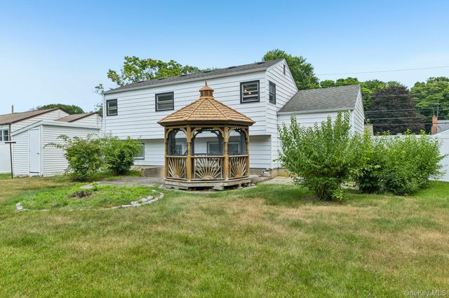 12 Albert Street, Shoreham, NY 11786