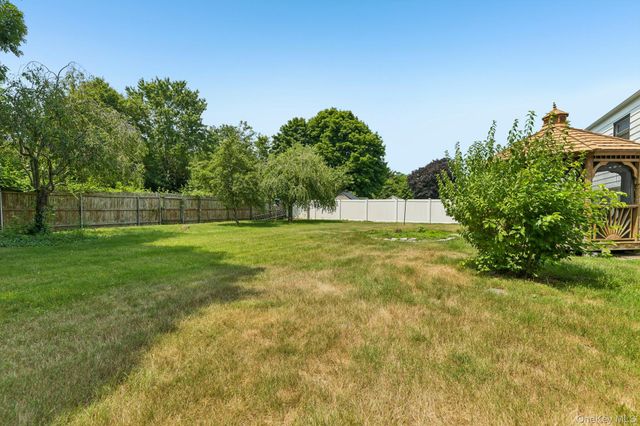 12 Albert Street, Shoreham, NY 11786