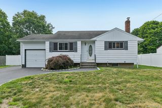 12 Albert Street, Shoreham, NY 11786