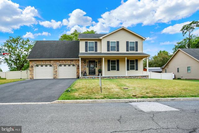 17 PENNSBORO DR, Enola, PA 17025