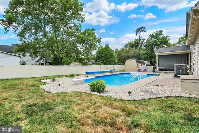 17 PENNSBORO DR, Enola, PA 17025