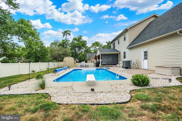 17 PENNSBORO DR, Enola, PA 17025