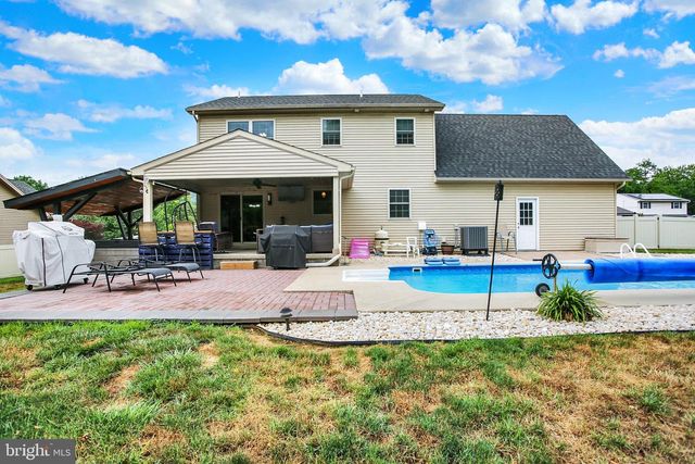 17 PENNSBORO DR, Enola, PA 17025