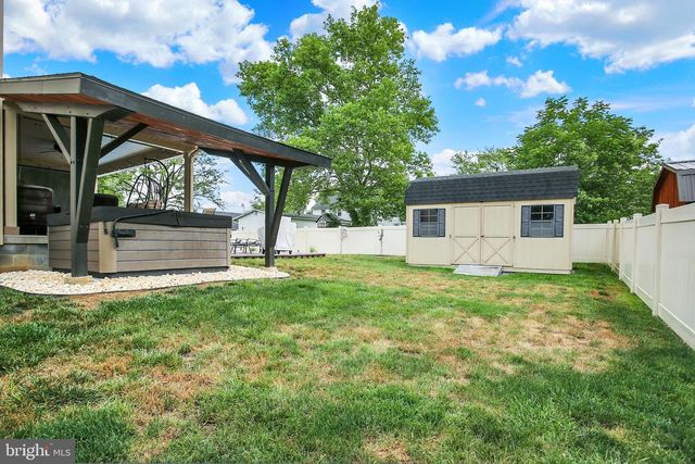 17 PENNSBORO DR, Enola, PA 17025