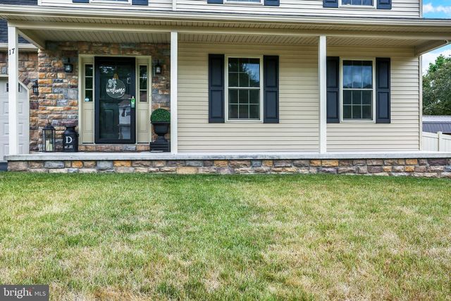 17 PENNSBORO DR, Enola, PA 17025