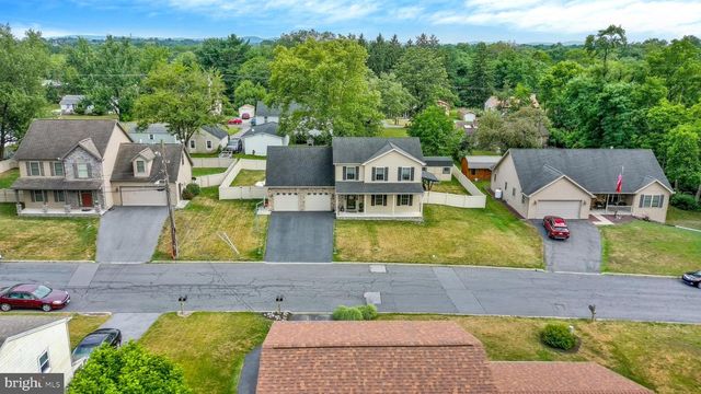 17 PENNSBORO DR, Enola, PA 17025