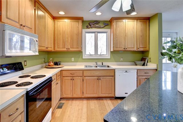 320 White Pine Ln, Hartfield, VA 23071