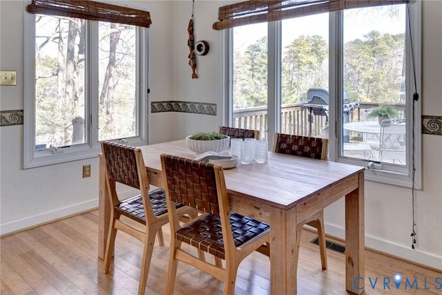 320 White Pine Ln, Hartfield, VA 23071