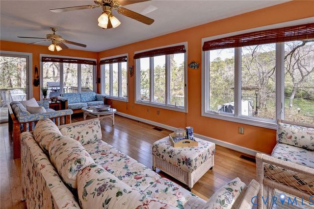 320 White Pine Ln, Hartfield, VA 23071