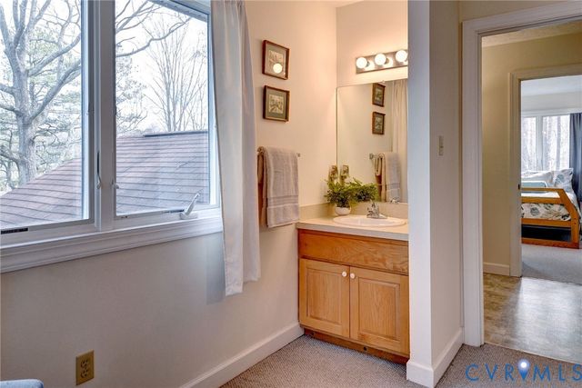 320 White Pine Ln, Hartfield, VA 23071