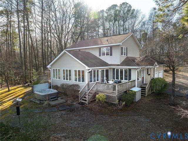 320 White Pine Ln, Hartfield, VA 23071