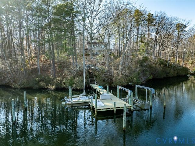 320 White Pine Ln, Hartfield, VA 23071