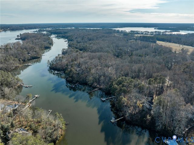 320 White Pine Ln, Hartfield, VA 23071