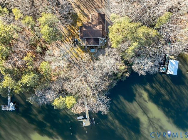 320 White Pine Ln, Hartfield, VA 23071