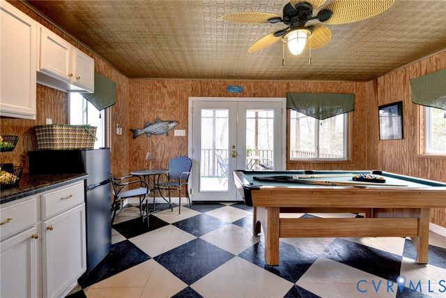 320 White Pine Ln, Hartfield, VA 23071