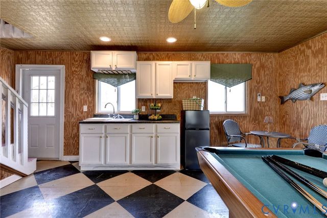 320 White Pine Ln, Hartfield, VA 23071