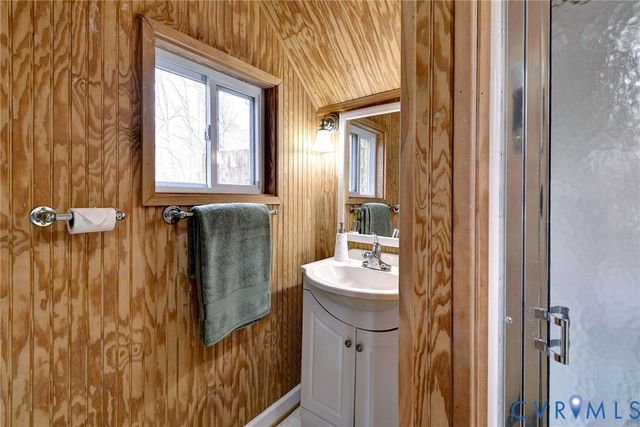 320 White Pine Ln, Hartfield, VA 23071