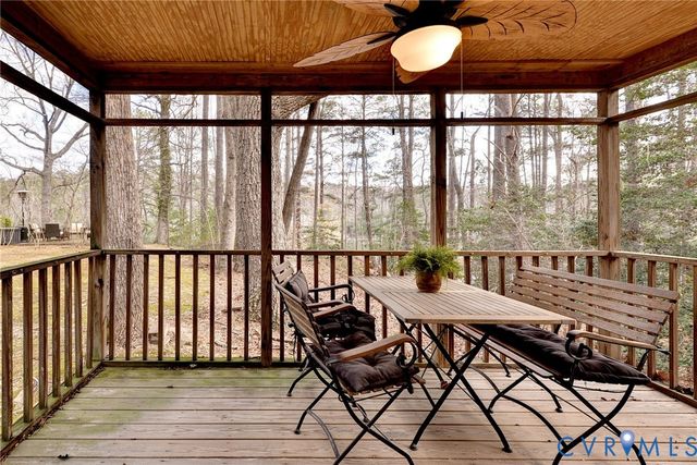 320 White Pine Ln, Hartfield, VA 23071