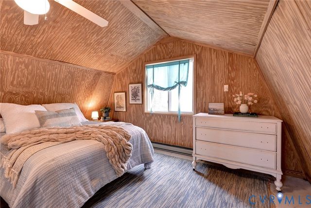 320 White Pine Ln, Hartfield, VA 23071