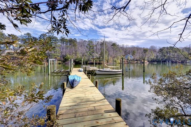 320 White Pine Ln, Hartfield, VA 23071