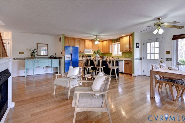 320 White Pine Ln, Hartfield, VA 23071